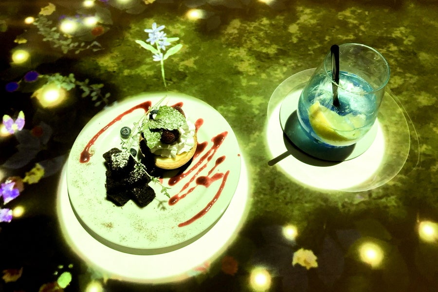 絵本の中のBar 内観