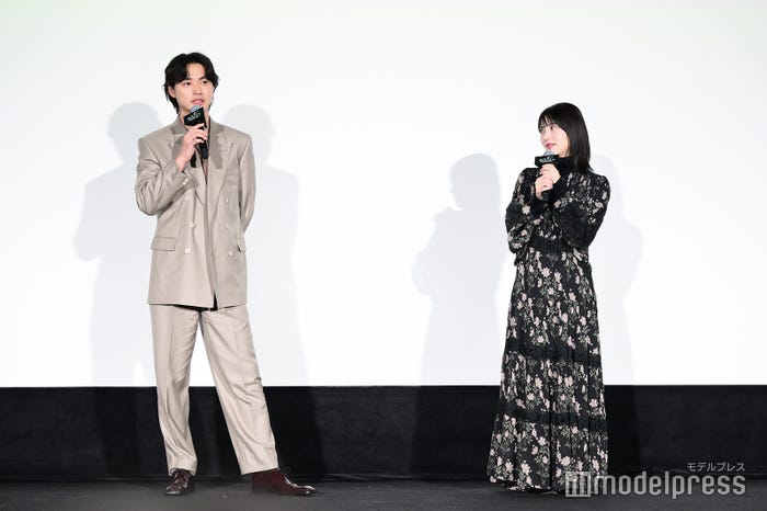 山崎賢人、浜辺美波(C)モデルプレス