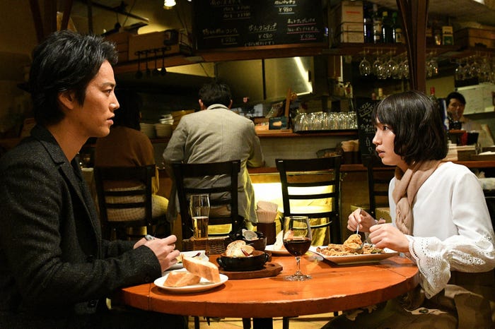 桐谷健太、吉岡里帆/「きみが心に棲みついた」第7話より(C)TBS