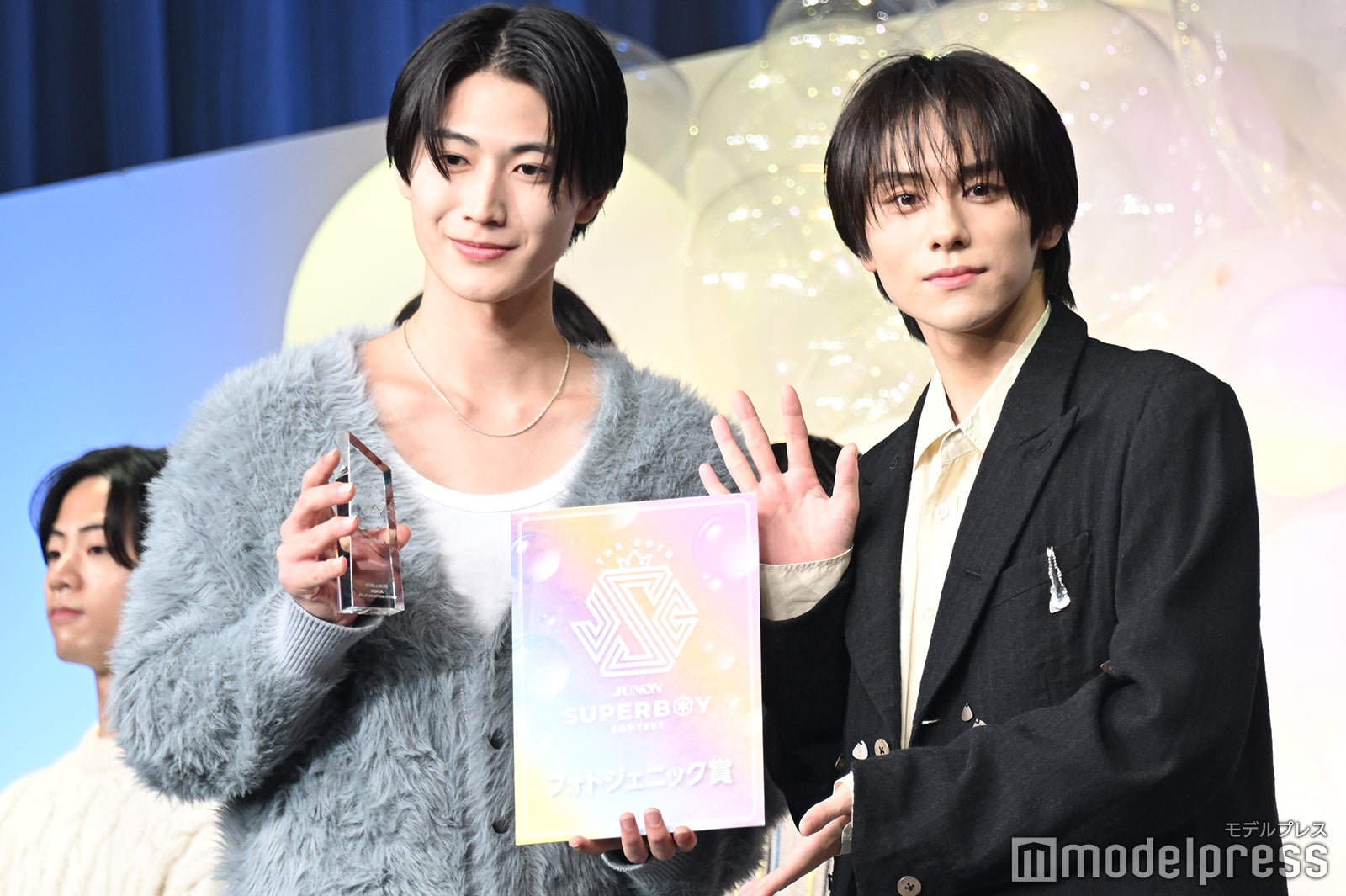 フォトジェニック賞を受賞した丹野叡さん、山下幸輝（C）モデルプレス