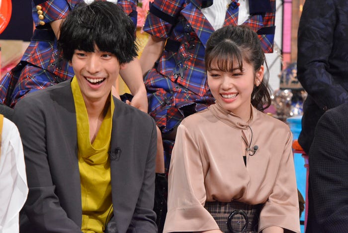 黒羽麻璃央、小芝風花 (C)読売テレビ