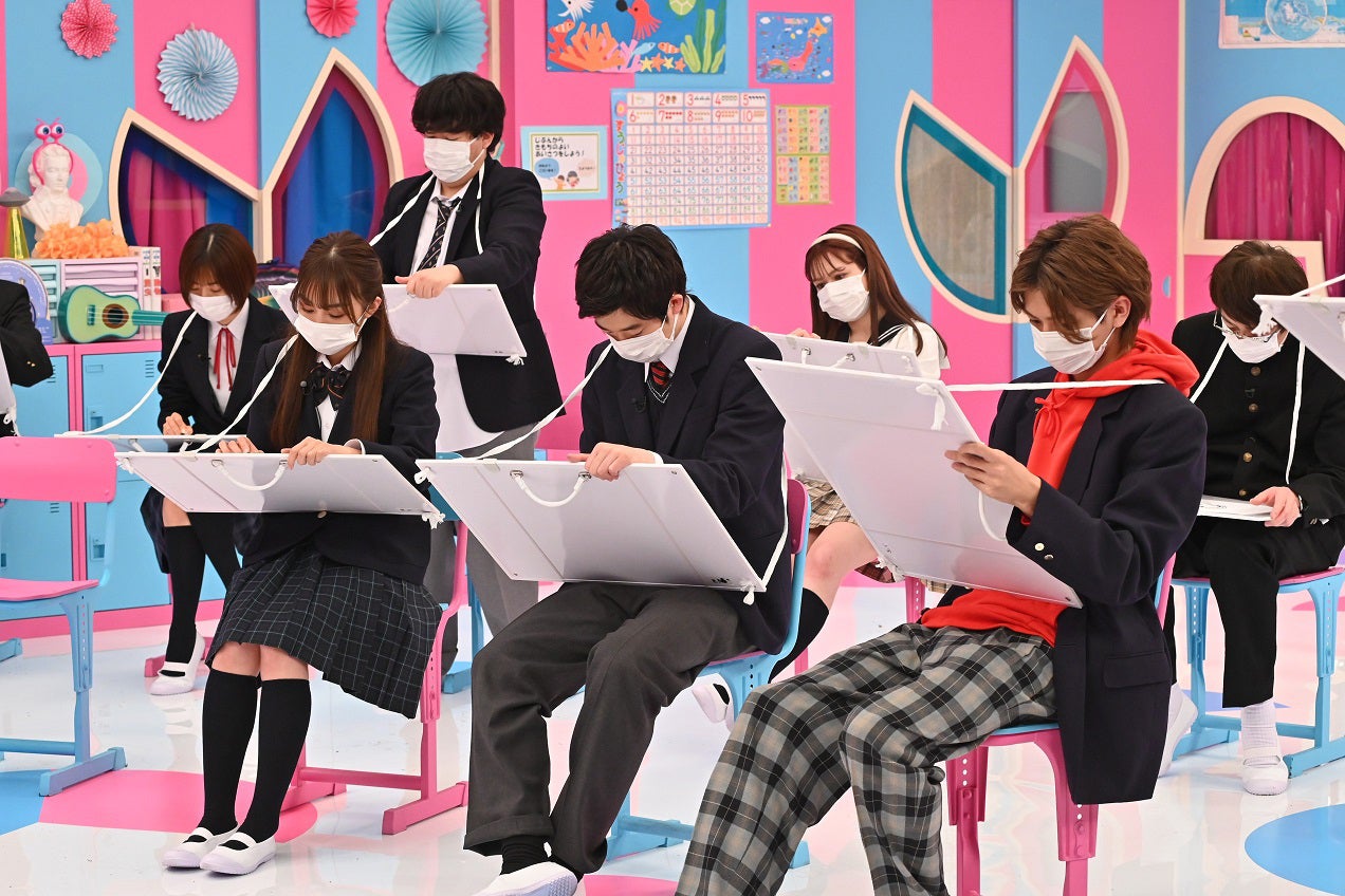 （前列左から）黒木ひかり、三浦獠太、小宮璃央（後列左から）山崎夕貴、草薙航基、村重杏奈、野々村真 （C）フジテレビ