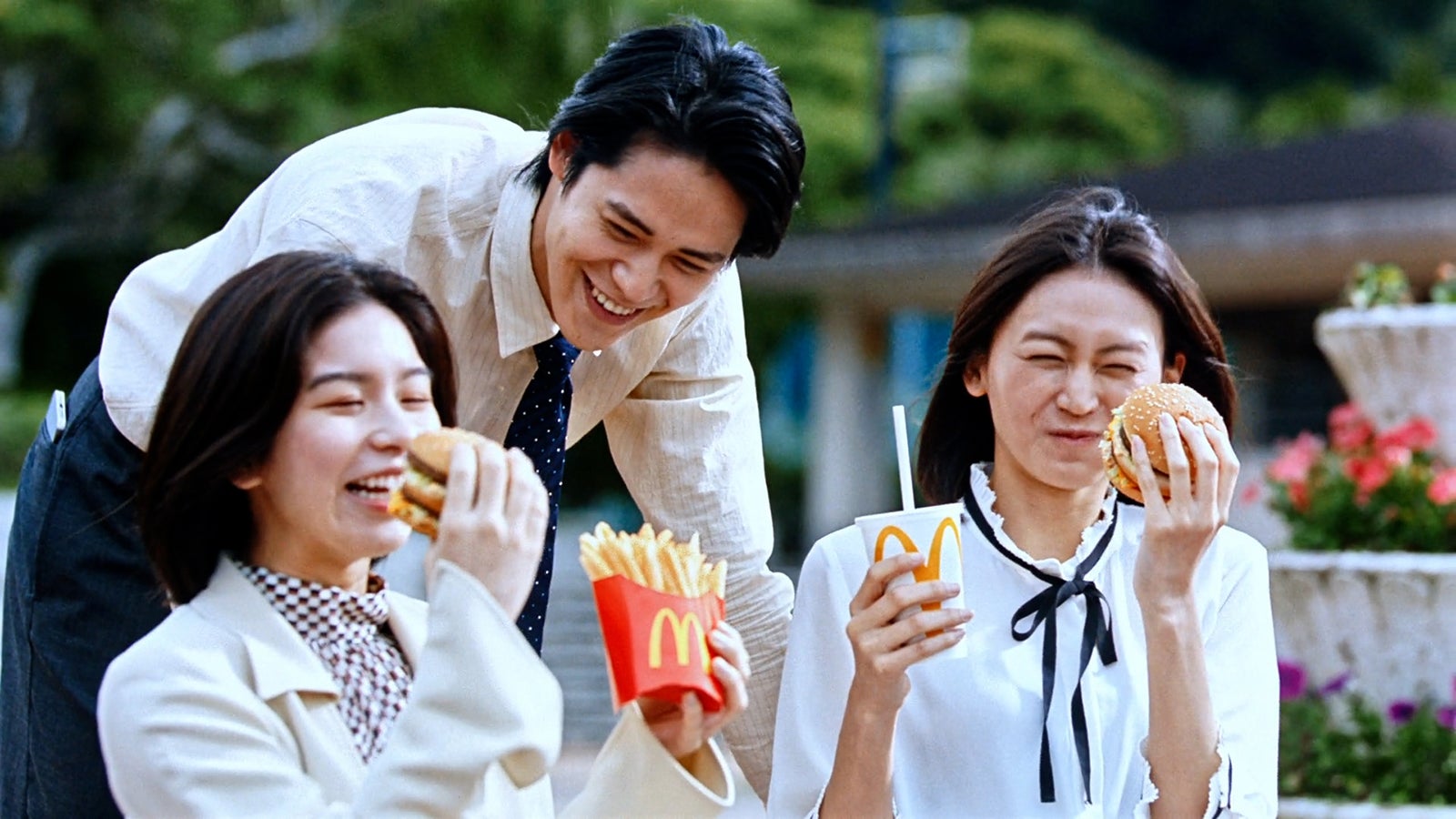 ビッグマック「明日も 笑おう あの頃も今も」篇（提供写真）