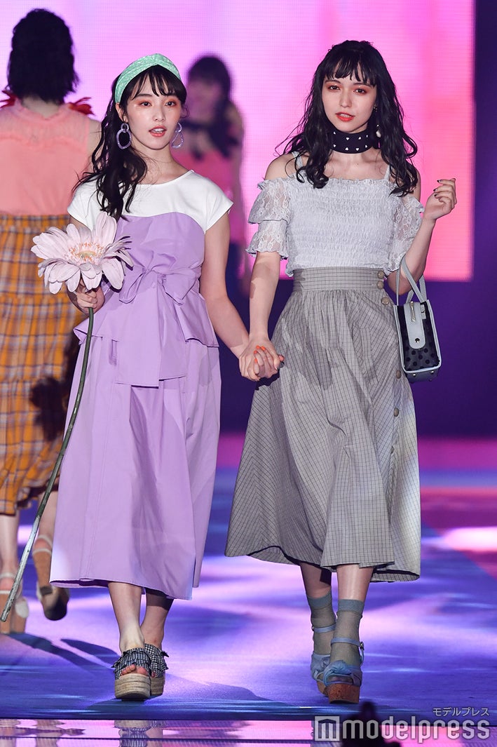 （左から）山田愛奈、多屋来夢（C）モデルプレス