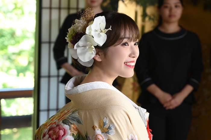 矢吹奈子「18歳、新妻、不倫します。」第1話より(C)わたなべ志穂/小学館/ABC