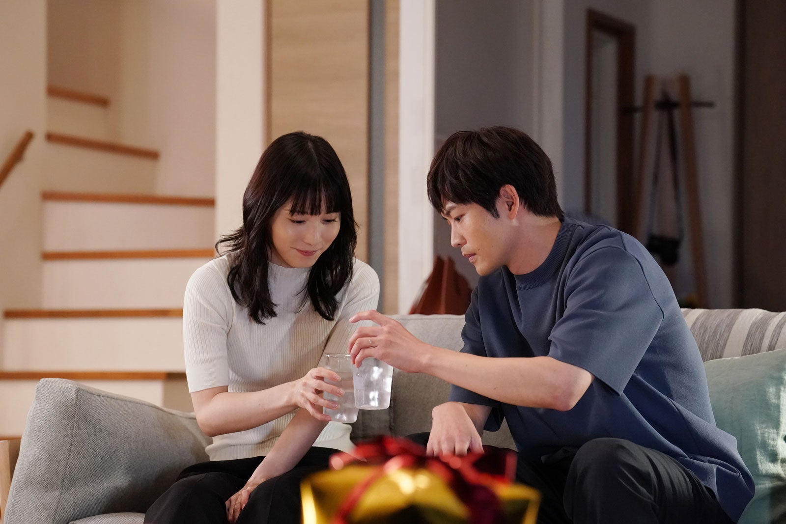 松岡茉優、松下洸平「最高の教師 1年後、私は生徒に■された」第6話より（C）日本テレビ