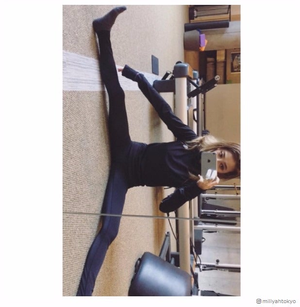 加藤ミリヤ、“モジモジくんスタイル”の開脚ショットに驚きの声