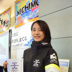 漁網のニチモウ 軽く機能的な漁師服「スリーノット」