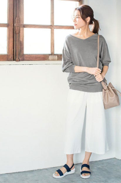 ニットドルマンチュニック「Re:EDIT by GALSTAR」1,898円(税込)/画像提供:Re:EDIT by GALSTAR