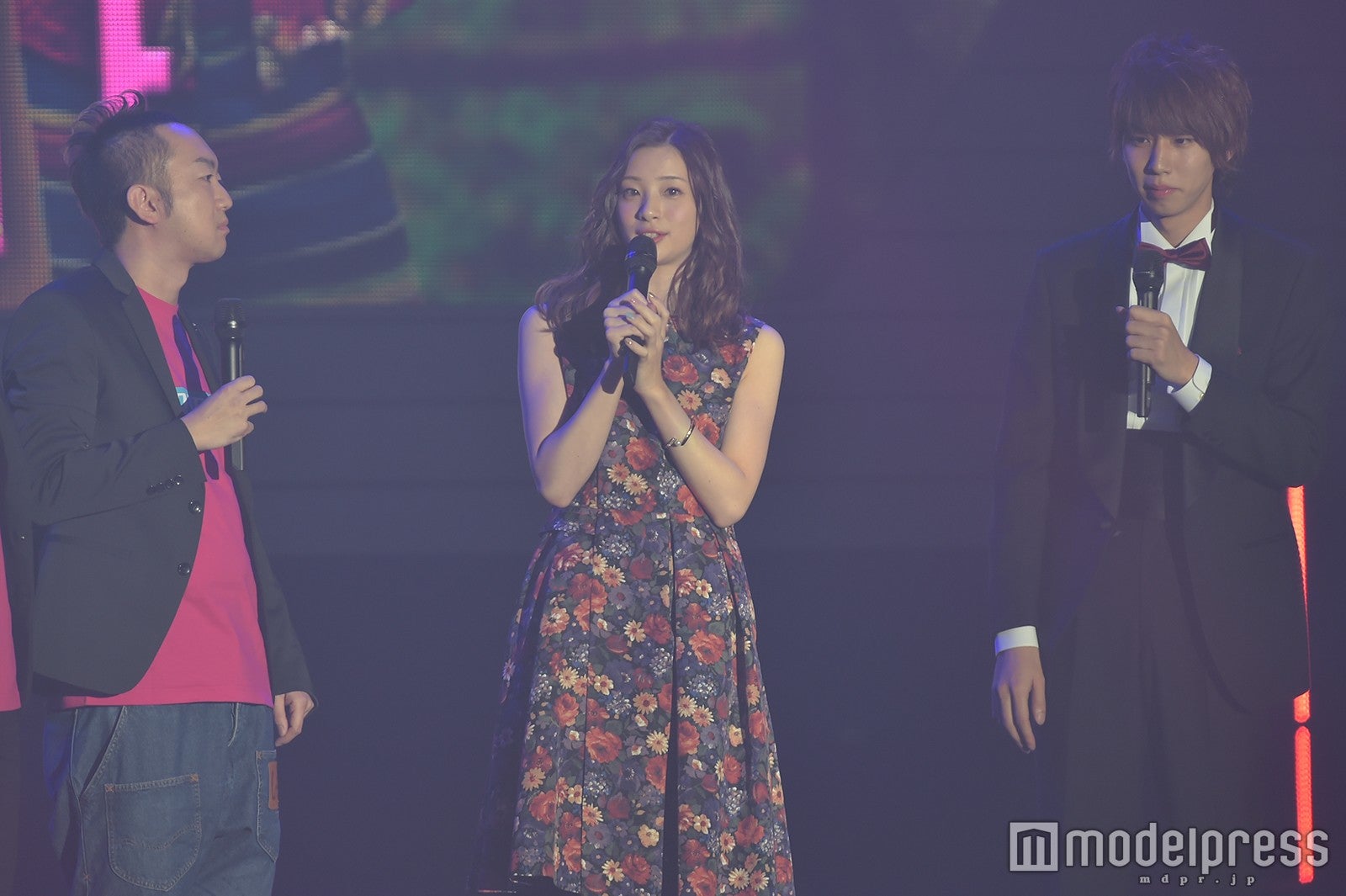 （中央）足立梨花（C）モデルプレス