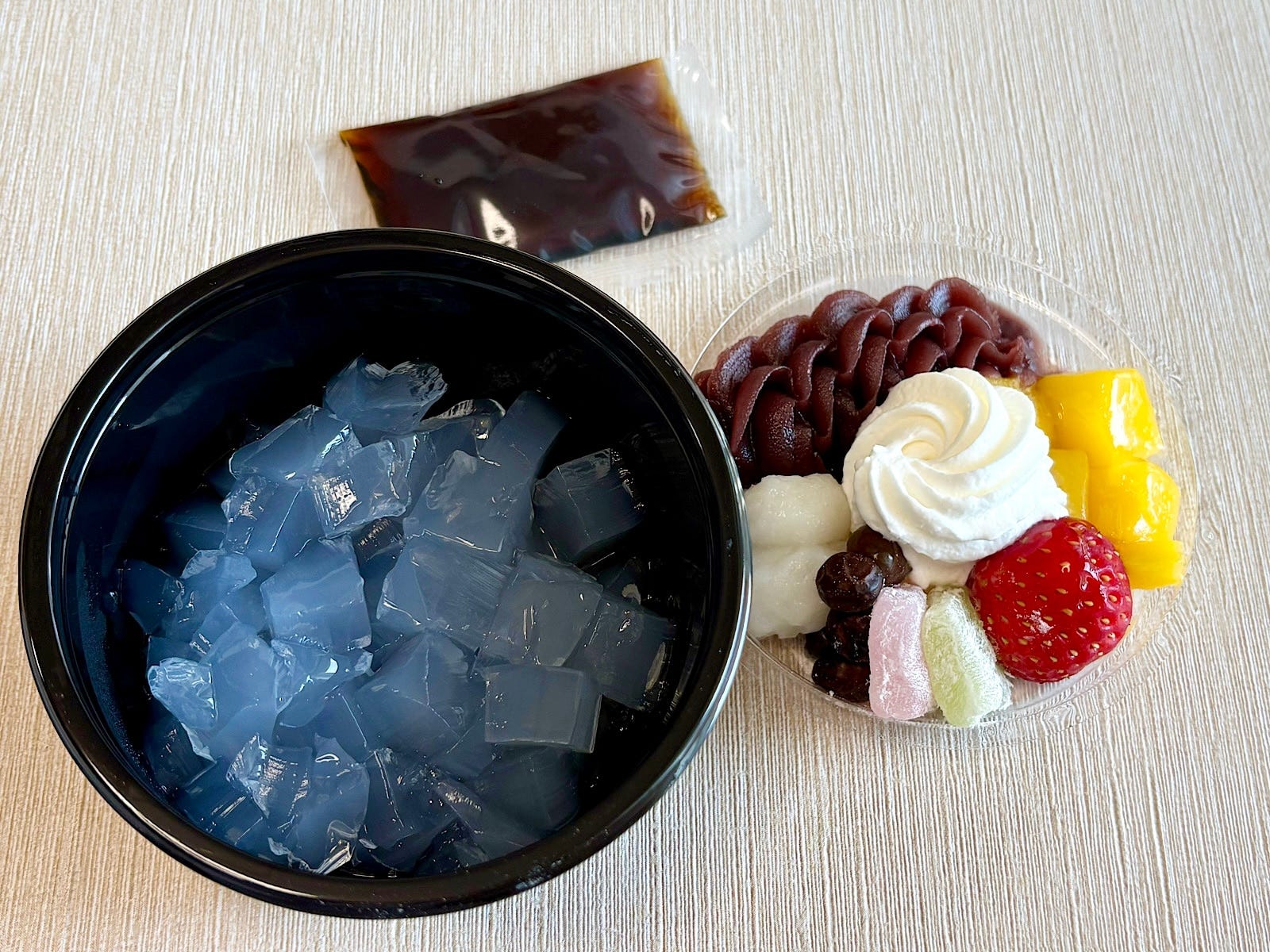 全ての具材を混ぜて、黒蜜をかけていただきます！