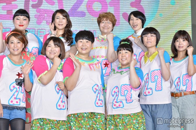 （上段左より）渡辺直美、椿鬼奴、近藤春菜、箕輪はるか（下段左から）友近、黒沢かずこ、大島美幸、村上知子、光浦靖子、大久保佳代子