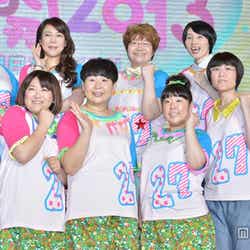 (上段左より)渡辺直美、椿鬼奴、近藤春菜、箕輪はるか(下段左から)友近、黒沢かずこ、大島美幸、村上知子、光浦靖子、大久保佳代子