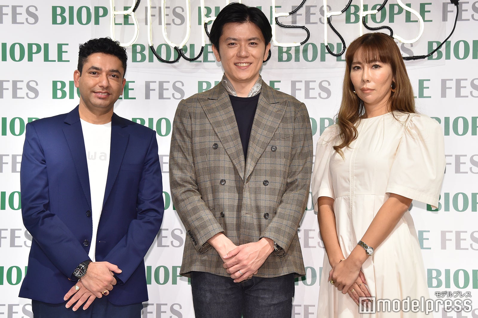 ニーマル・ラージ・ギャワリ氏、青木源太、谷口智美氏（C）モデルプレス