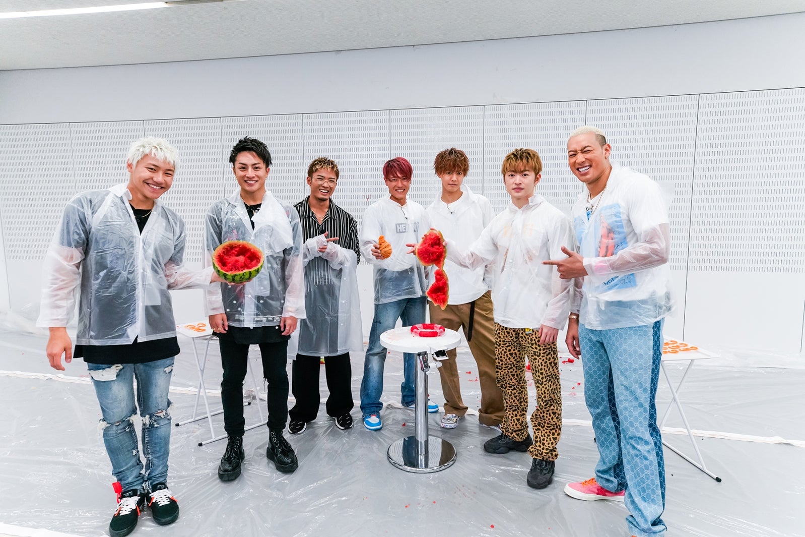 （左から）小森隼、白濱亜嵐、数原龍友、中務裕太、片寄涼太、佐野玲於、関口メンディー／モデルプレス独占カット（C）AbemaTV