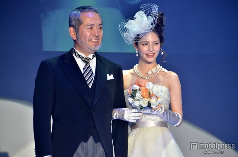 岡本夏生 純白花嫁姿で 擬似結婚式 今日が新たなスタート モデルプレス