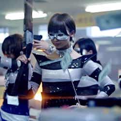 篠田麻里子/「ギンガムチェック」のミュージックビデオより