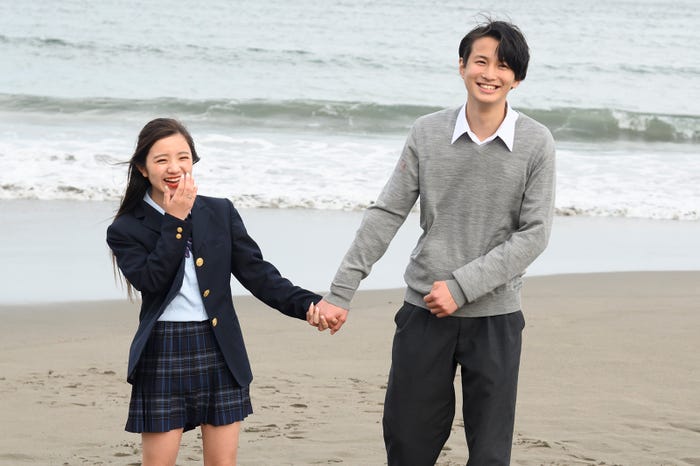 りの(永江梨乃)、みなみ(佐久間美波)(C)ABEMA