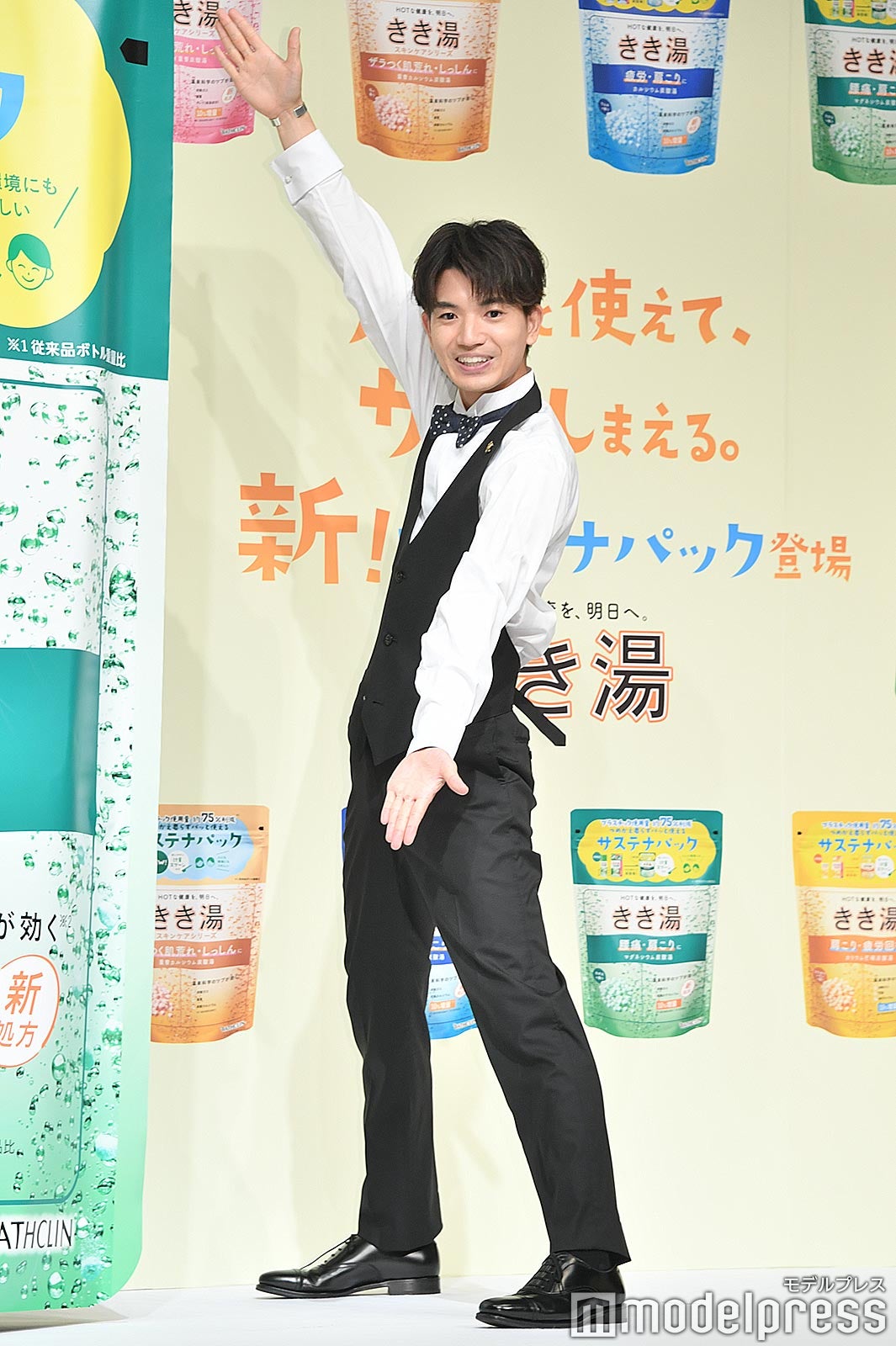 フォトセッション時、降壇のタイミングを間違えながらも全力でポーズを取ってくれた高地優吾（C）モデルプレス