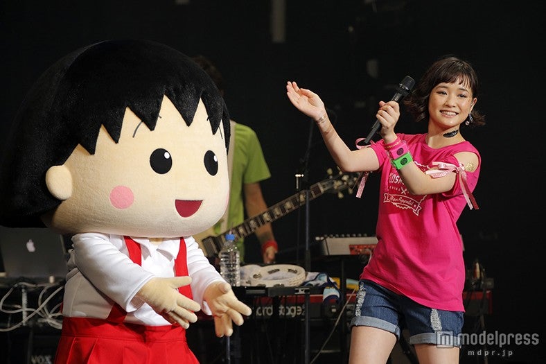 大原櫻子“スペシャルゲスト・まる子”と手つなぎで『おどるポンポコリン』初披露／撮影：青木勇太