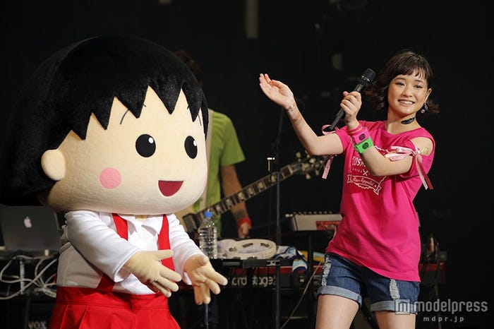 大原櫻子“スペシャルゲスト・まる子”と手つなぎで『おどるポンポコリン』初披露/撮影:青木勇太