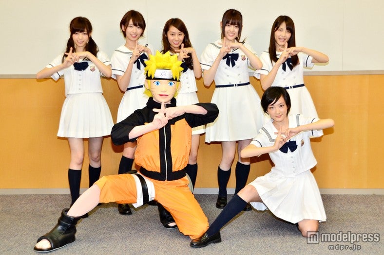 乃木坂46（下段：生駒里奈、上段左から：西野七瀬、橋本奈々未、桜井玲香、松村沙友理、若月佑美）