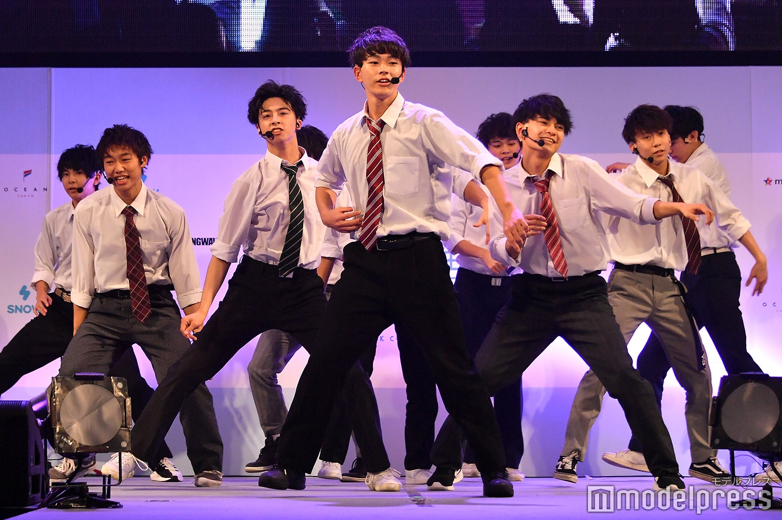 パフォーマンスの様子 （C）モデルプレス