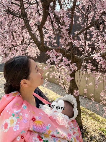 第二子出産・元富山テレビアナが"お宮参り"を報告「桜も満開でとてもいいタイミングでした」