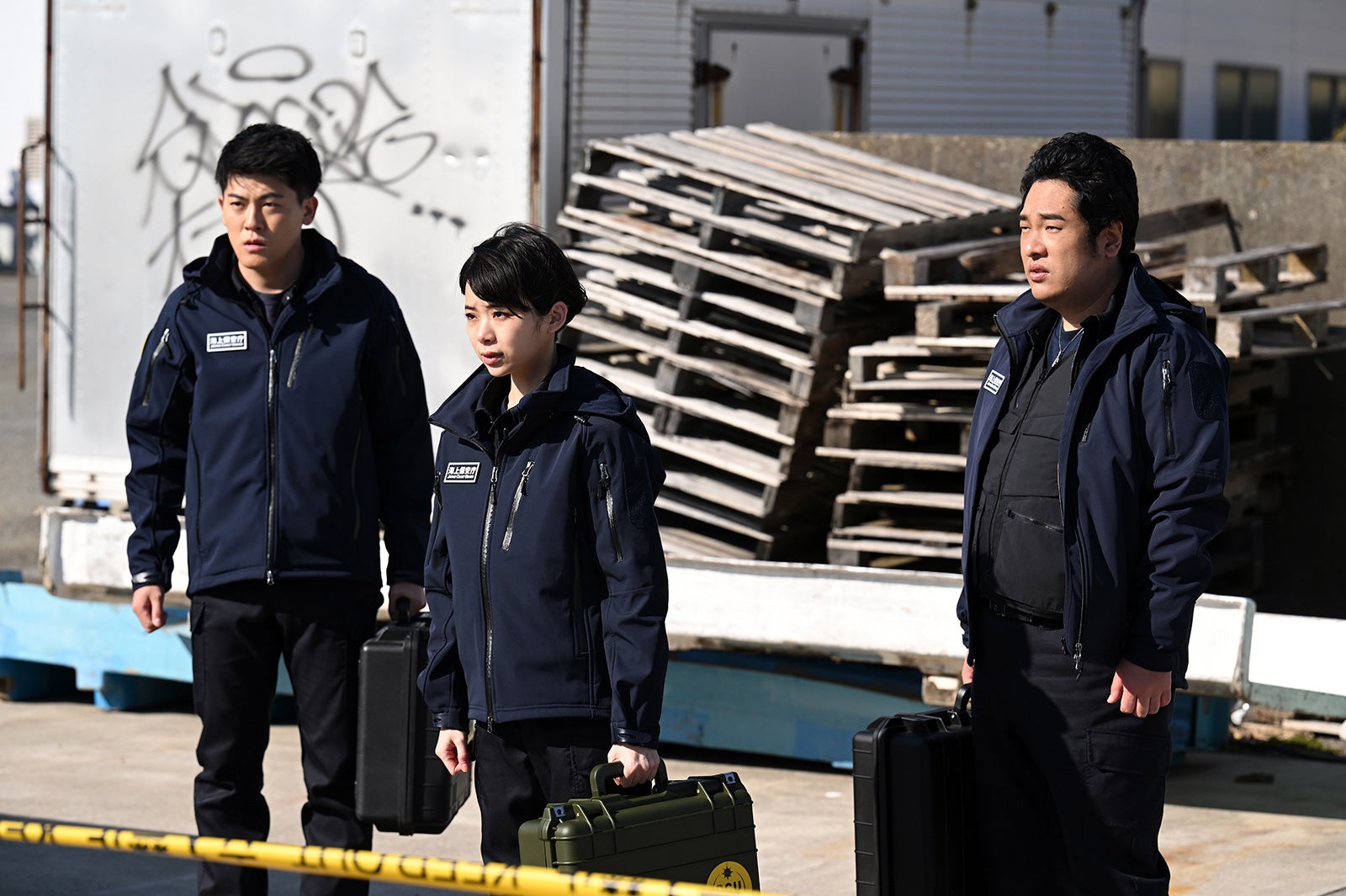 有輝（土佐兄弟）、趣里、岡崎体育（C）TBS