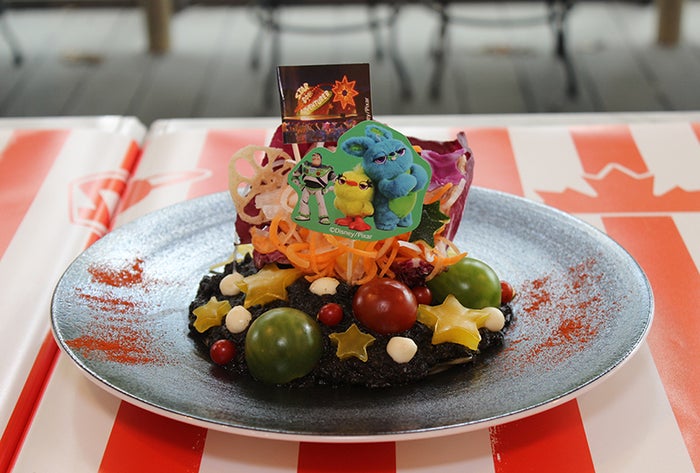 ＜バズとダッキー＆バニー＞夜のカーニバル・パスタ　1,790円（提供画像）