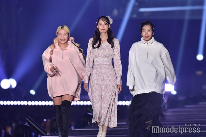 荒川(エルフ)、永瀬稟、はる(エルフ)(C)モデルプレス