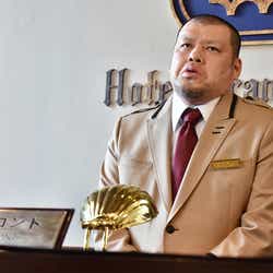 崖っぷちホテル 宇海 岩田剛典 大胆発言を連発 佐那 戸田恵梨香 ら戸惑う 第2話あらすじ モデルプレス