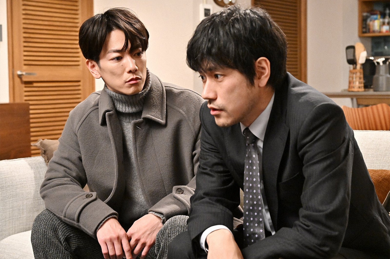 佐藤健、松山ケンイチ／  「100万回 言えばよかった」第5話より（C）TBS