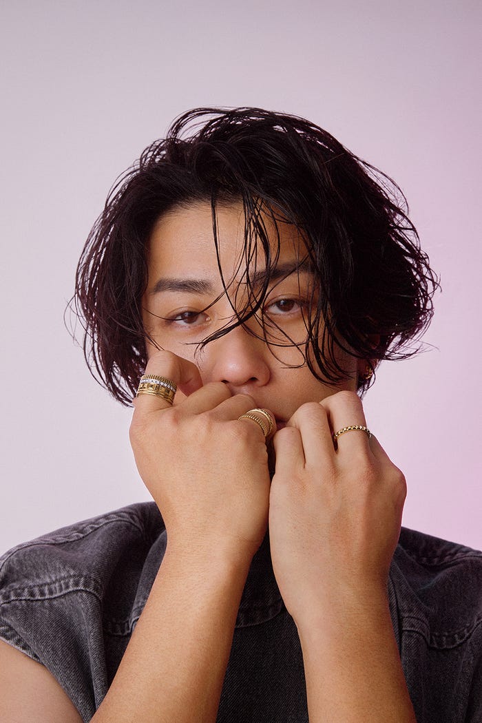 赤西仁/Photos : Takanori Okuwaki Styling:Norio Honda Hair:Takai, Uran, Shihori Makeup:Shino Ariizumi Nail:Ayaka Tanaka Interview:Hazuki Nagamine Edit & Text : Hisako Yamazaki