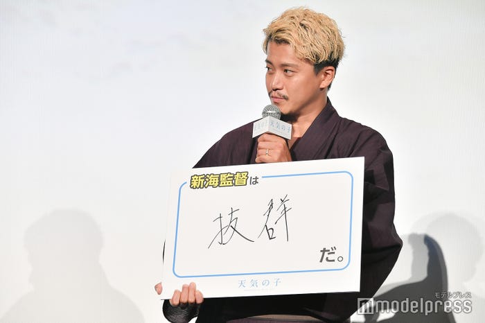 小栗旬(C)モデルプレス