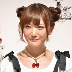 「LARME(ラルム)」の創刊1周年記念イベント「LOVELY 1st ANNIVERSARY」に出席した菅野結以