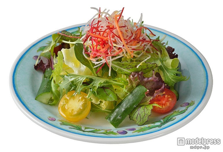 ハウスサラダ￥470／（C）Disney