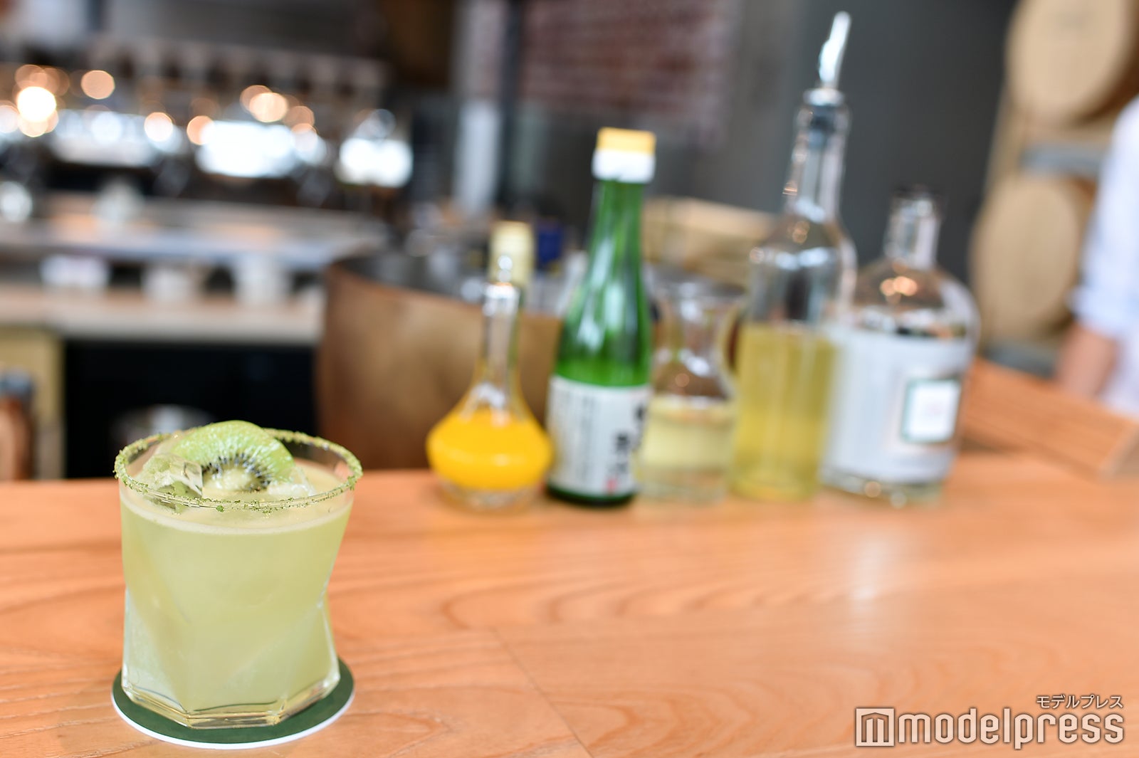 キウイ 胡椒 サワーと材料（C）モデルプレス