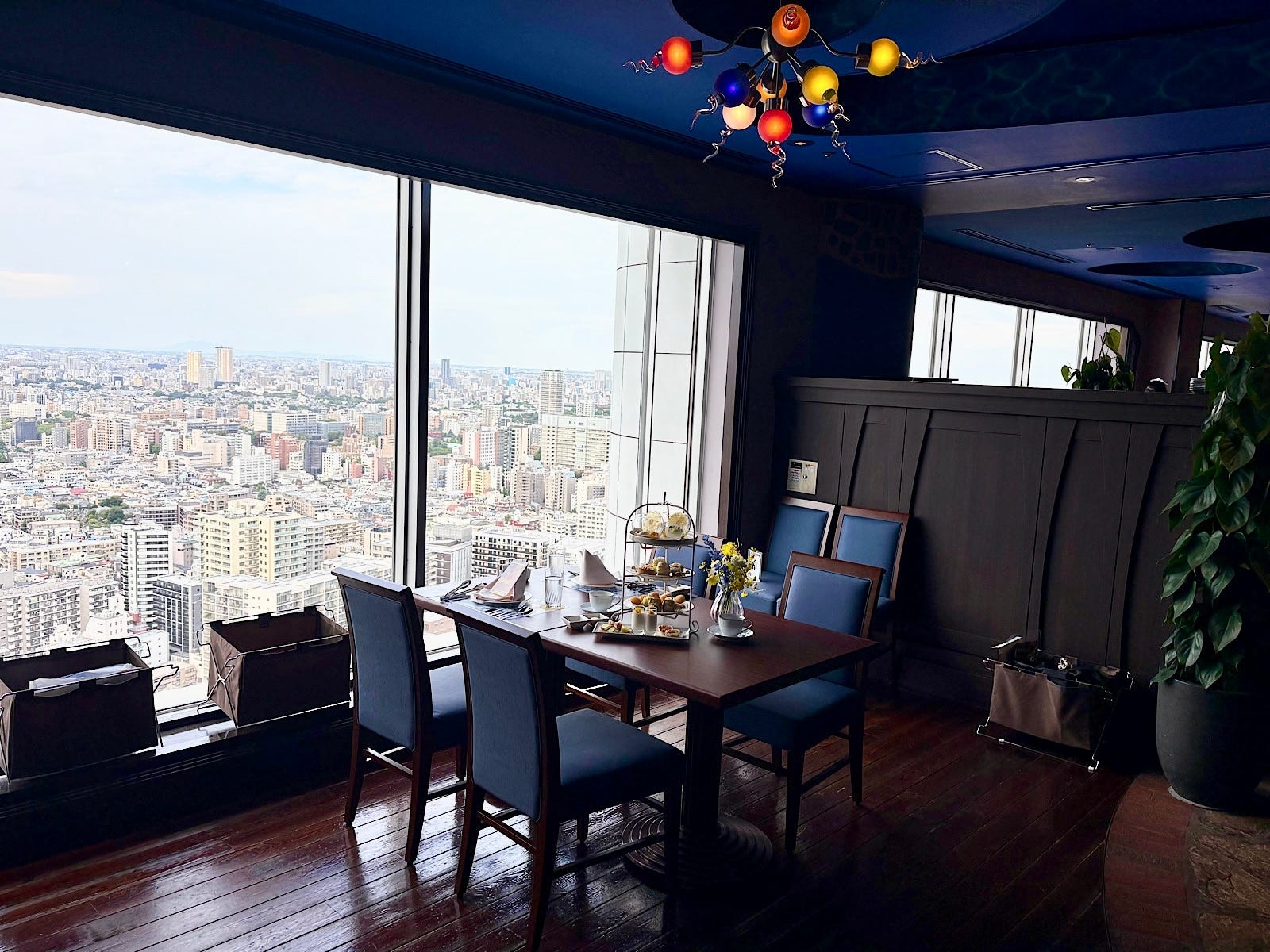 東京ドームホテルの最上階のアフタヌーンティー。映える写真を撮りたい人にもおすすめ（東京ドームホテル）