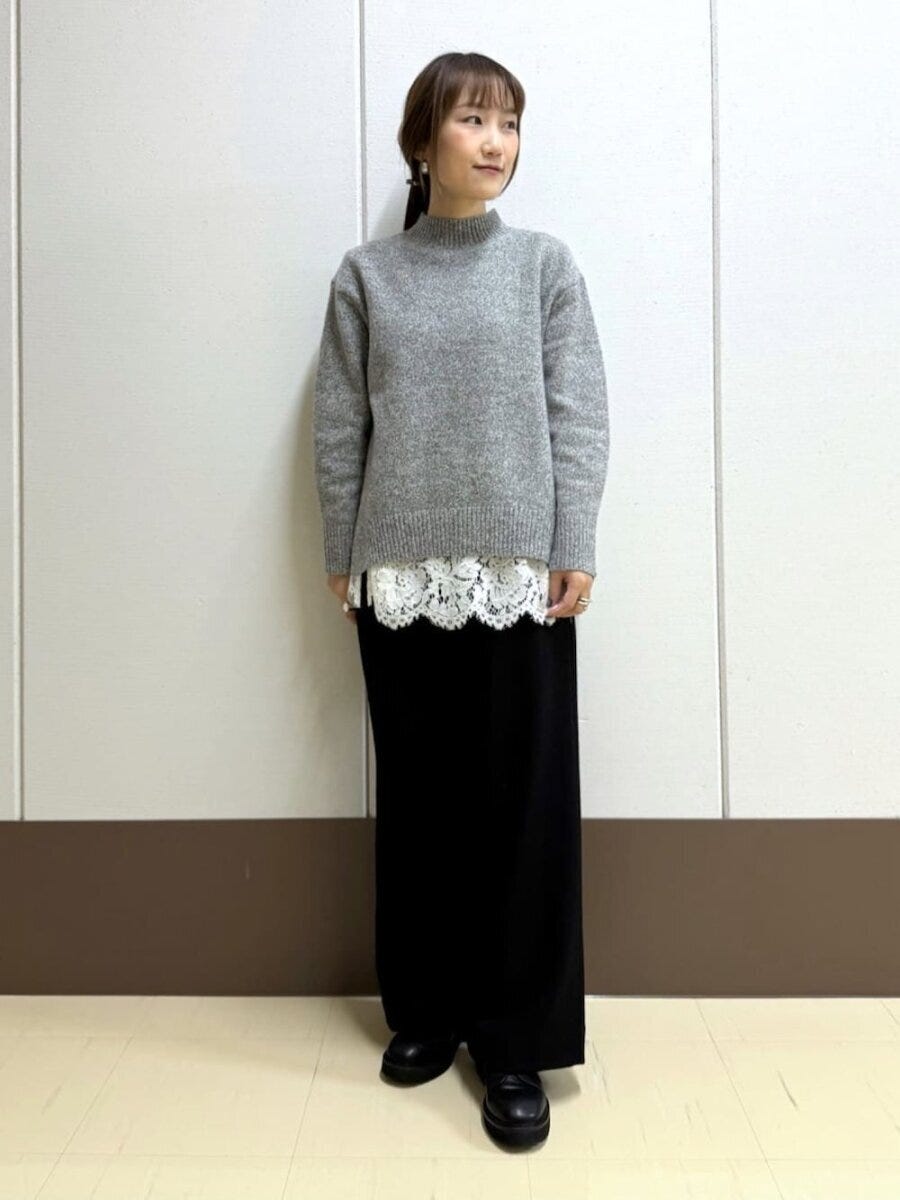 2026冬大人女性おすすめグレーニットモノトーンコーデ