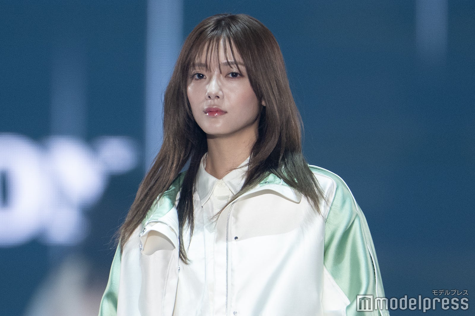 櫻坂46田村保乃、膝上丈ワンピからほっそり美脚輝く 笑顔封印ランウェイでギャップ見せ【TGC2026 S/S】