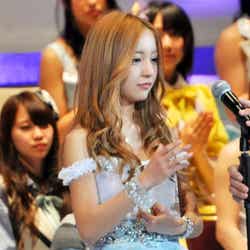 板野友美