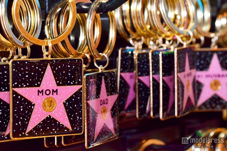 ハリウッド・ウォーク・オブ・フェイムの星型プレートを模したキーホルダー