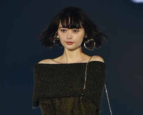 玉城ティナ、艷やか美デコルテに観客うっとり<GirlsAward 2015 A/W>