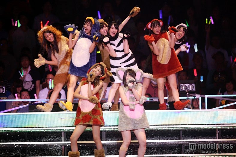 AKB48グループ研修生103名が圧巻のパフォーマンス／（C）AKS