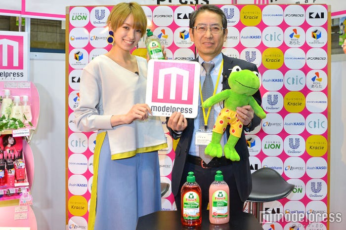 南明奈、旭化成ホームプロダクツ株式会社・山崎龍磨 代表取締役社長 (C)モデルプレス