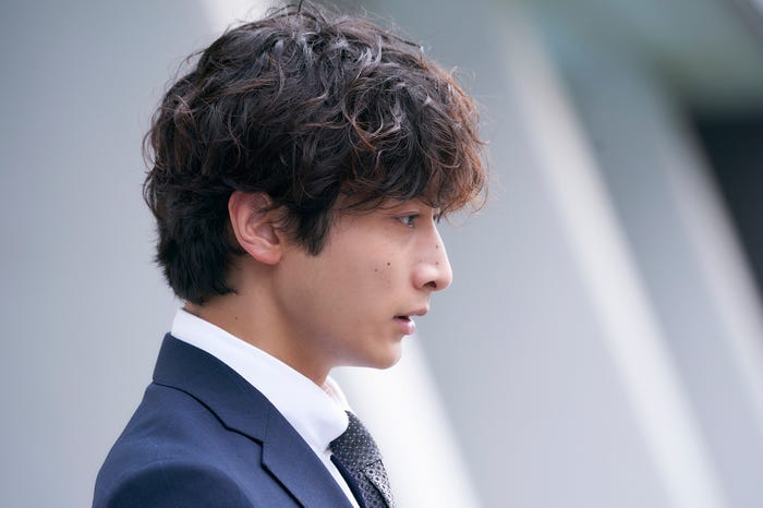 小関裕太「癒やしのお隣さんには秘密がある」第8話より(C)日本テレビ