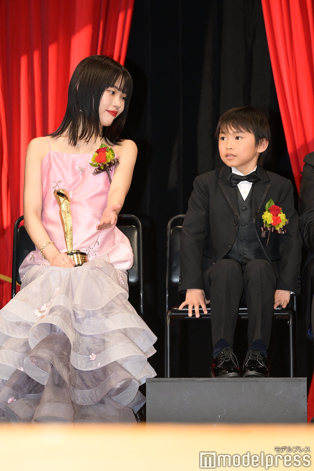 アイナ・ジ・エンド、塚尾桜雅（C）モデルプレス