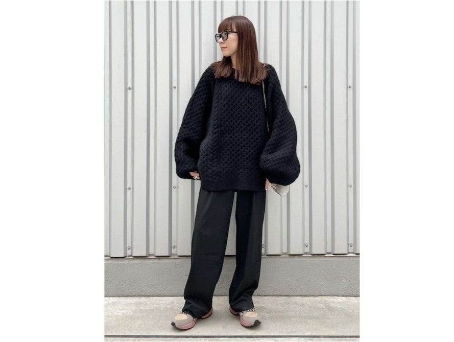 たっぷりとボリュームのあるケーブルニットはコーデの主役に 出典:WEAR