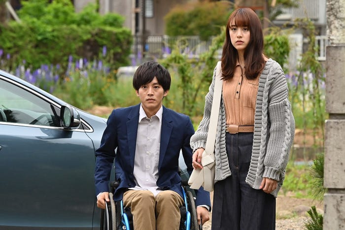 松坂桃李、山本美月 (C)カンテレ